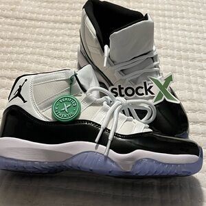 Air Jordan 11 Retro Concord Sneakers